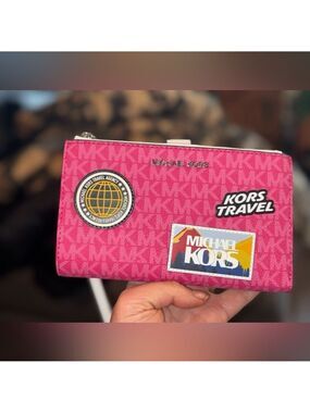 NWT Michael Kors Hot Pink Travel Wallet Wristlet Clutch Pouch Purse w/ Patches